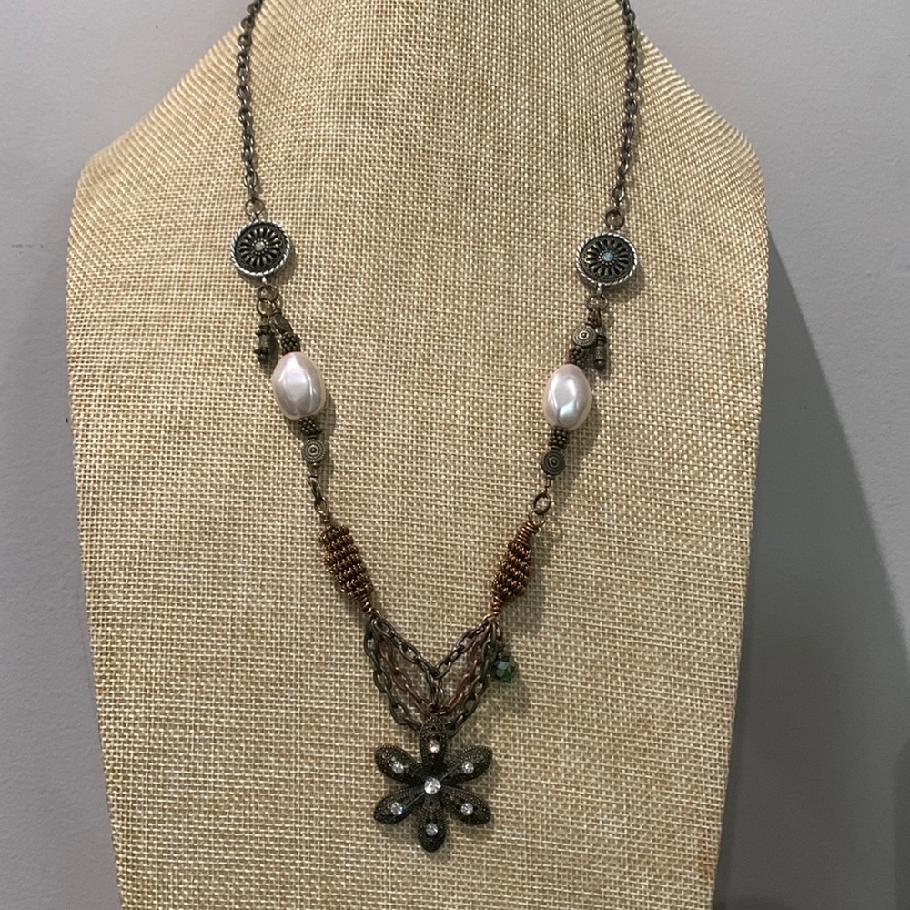 Charm flower pendant with rhinestone necklace